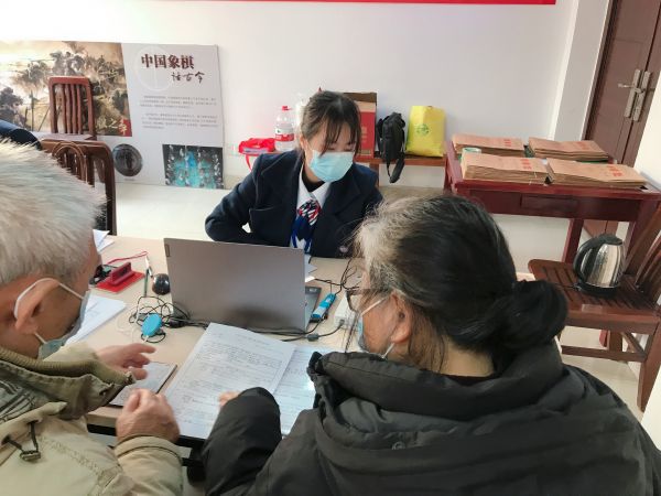 家门口办理不动产登记，武汉这群人上门为老人服务