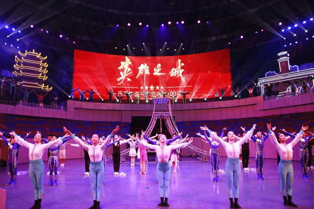 公益专场邀千位观众走进《英雄之城》，以杂技致敬这座城这些人