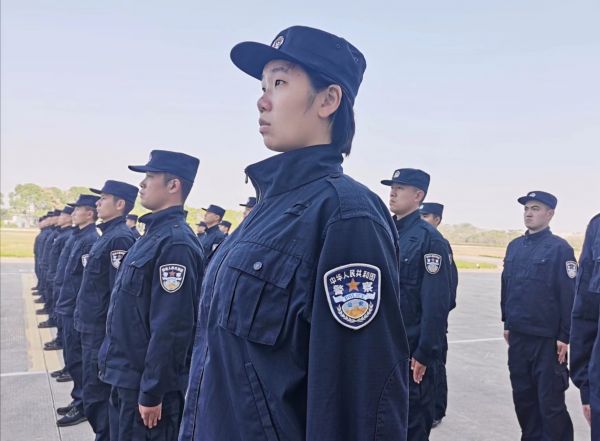 特警父亲就是偶像,游泳健将圆梦成了女特警