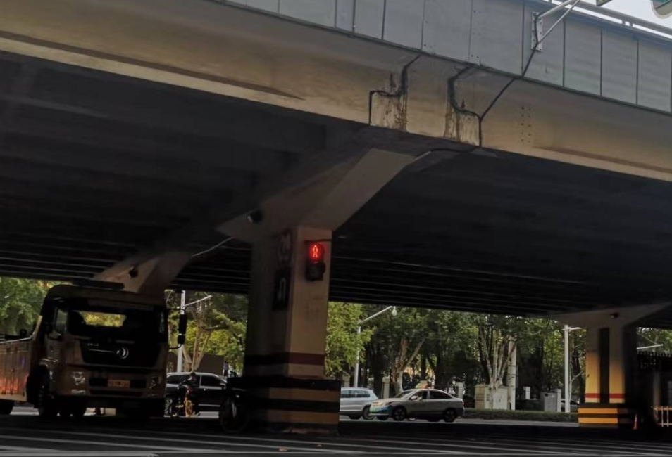 这个路口能不能建人行天桥？回应来了